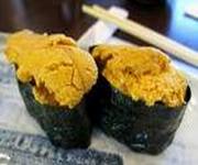 Гункан-суши с икрой морского ежа 